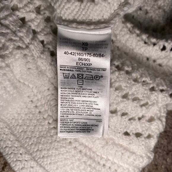 GAP - Petite XS - White Crochet Blouse - Ruffle Detailing - Picture 8 of 8